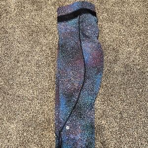 Lululemon NWOT Inspire 2 - low Rise Capris - Size 10 - Mermaid Color